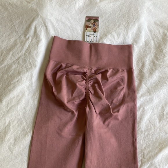 Seamless Flow High Waisted Leggings - Picture 3 of 3